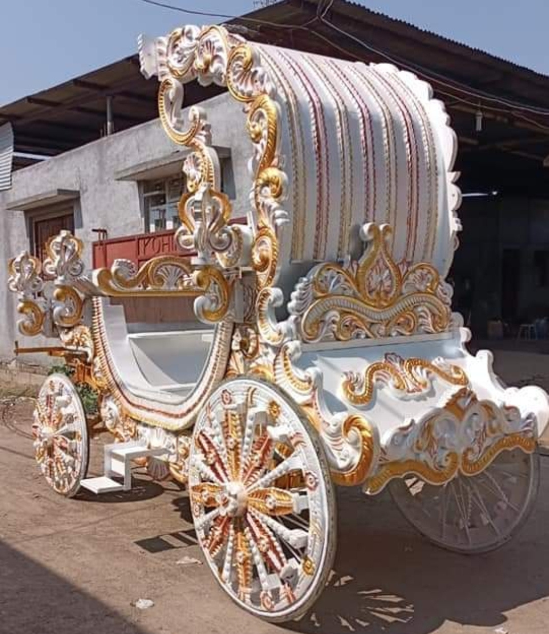 Competitive price 4 passenger horse-drawn carriage buggy for sale/Wedding electric horse carriage/horse buggy for bride wedding