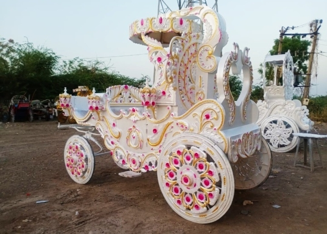 latest Cinderella carriage for children/princess pumpkin carriage/Luxury Wedding buggy Indian Horse Carriages Maharaja Horse