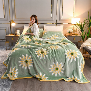 European Style Carpet Velvet Rugs Soft Mat Modern Bedding Sets Wearable Blanket Floral Bed Blankets