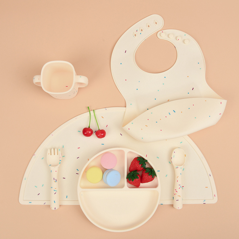 Custom Kids Dining Trending Eco Friendly Weaning Children Baby Tableware Set Bib Bowl Suction Plate Silicone Baby Feeding Set