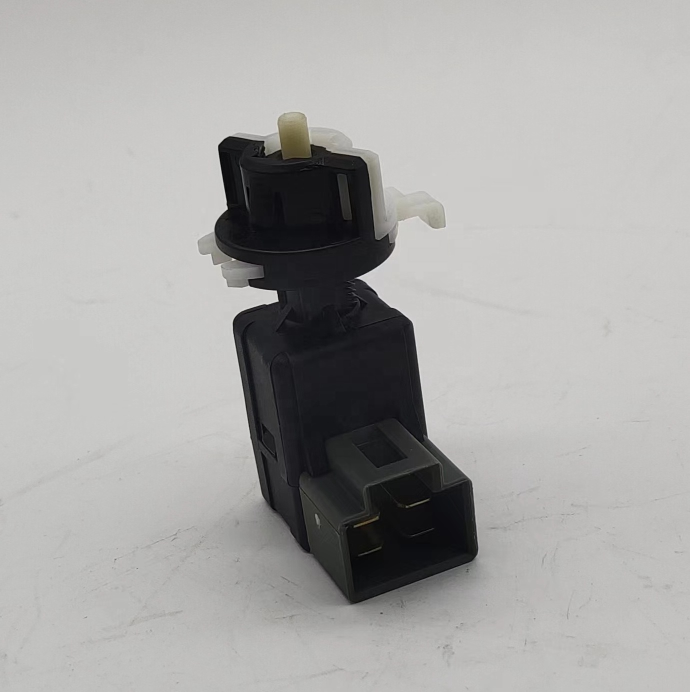 938103S000 brake light switch   SWITCH ASSY-STOP LAMP(4P)