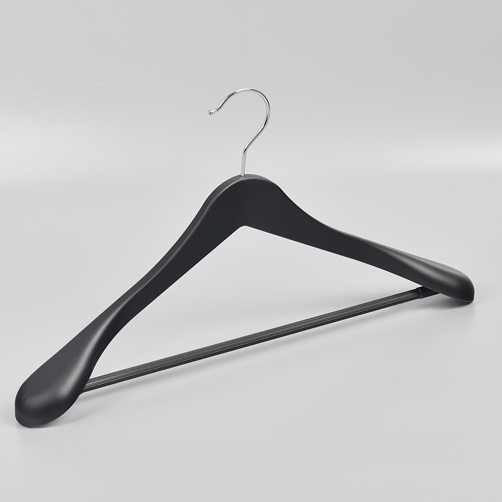 Factory outlet rubber covered black plastic suit coat hanger for cloths plastic hangers