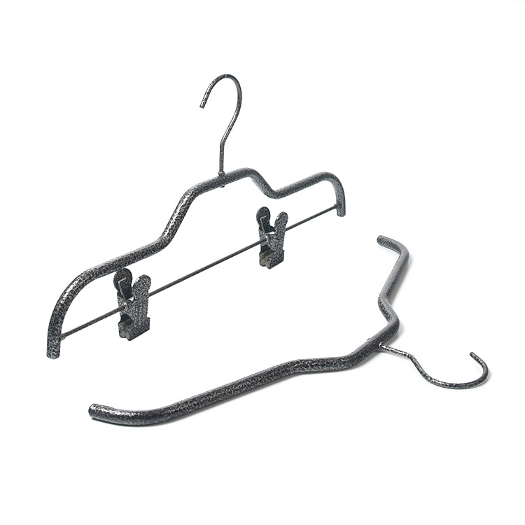 Assessed Supplier PENGFEI Vintage Surface Metal Clothes Hanger  with Clips