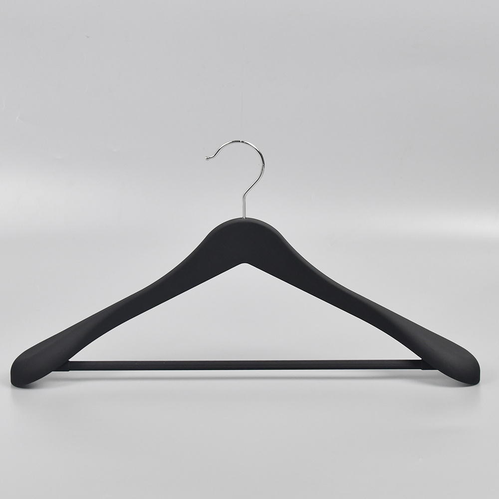 Factory outlet rubber covered black plastic suit coat hanger for cloths plastic hangers