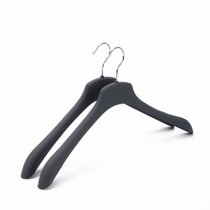 high quality black rubber coated plastic coat hanger