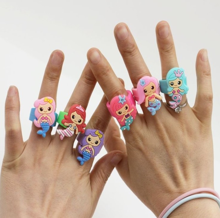 Yiwu Wholesale Gift soft PVC Cartoon Finger Ring small Capsule Toy for children