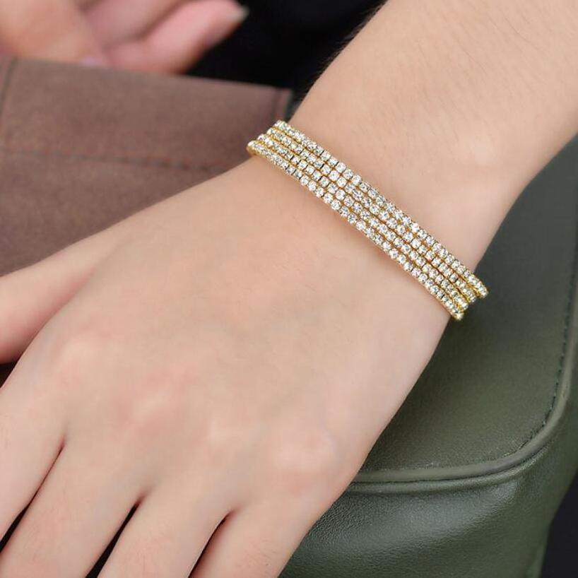 The new luxury zircon flash bracelet for stylish ladies with a spring opening