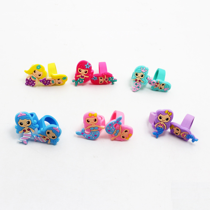 Yiwu Wholesale Gift soft PVC Cartoon Finger Ring small Capsule Toy for children