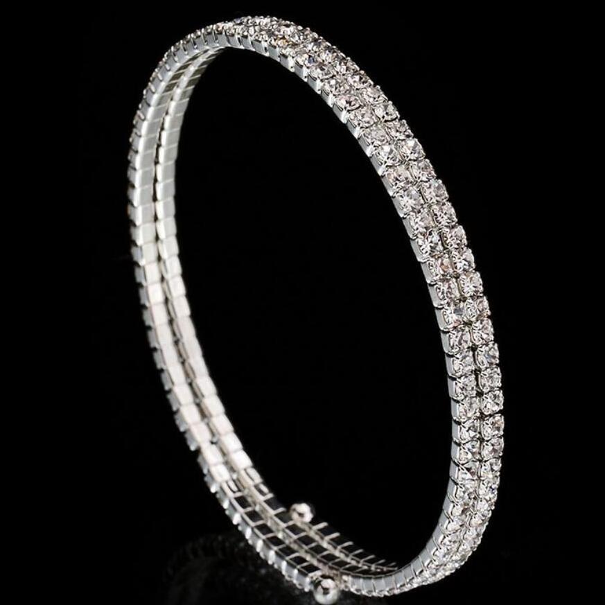 The new luxury zircon flash bracelet for stylish ladies with a spring opening