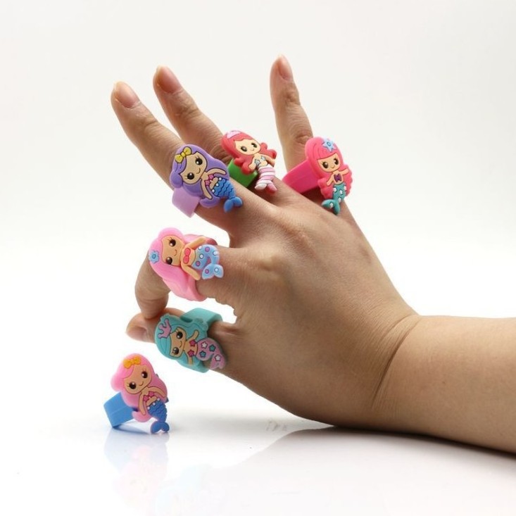 Yiwu Wholesale Gift soft PVC Cartoon Finger Ring small Capsule Toy for children