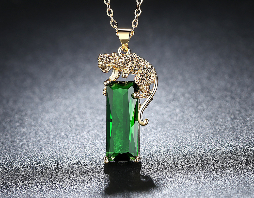 New Simple Metal Copper Gold Color Animal leopard Green Crystal Pendant Necklace For Women Fashion Necklace Jewelry