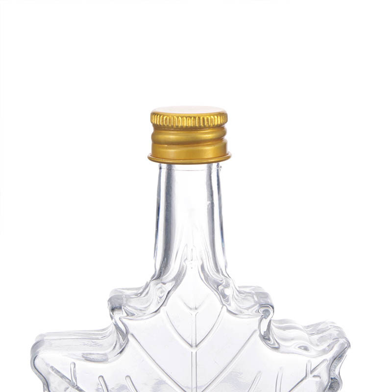 Christmas Wedding Gift 50ml 100ml 8oz Maple Shape Crystal Liquor Glass Bottle With Screw Metal Cap For Pure Syrup Wine Whisky