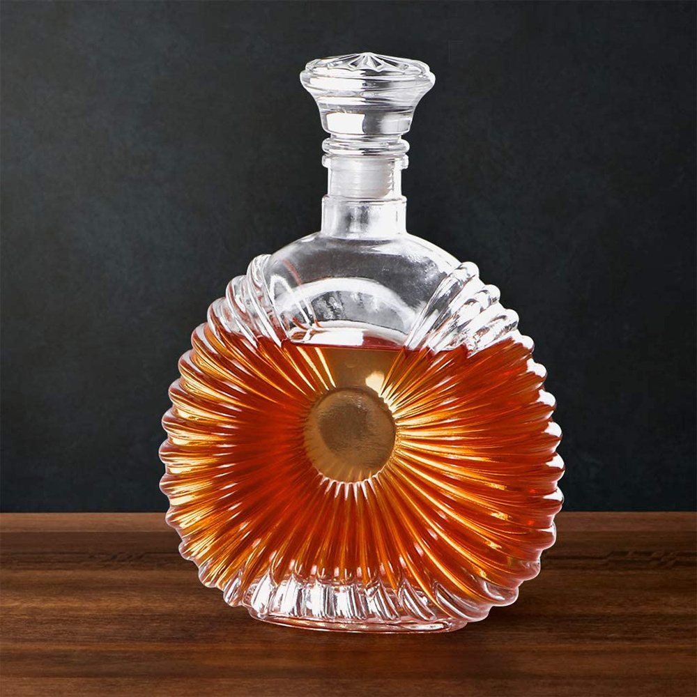 Unique Wholesale 700 ml 750 ml Whisky Decanter Glass Vodka Liquor Whisky Decanter with  Glass Stopper Gift