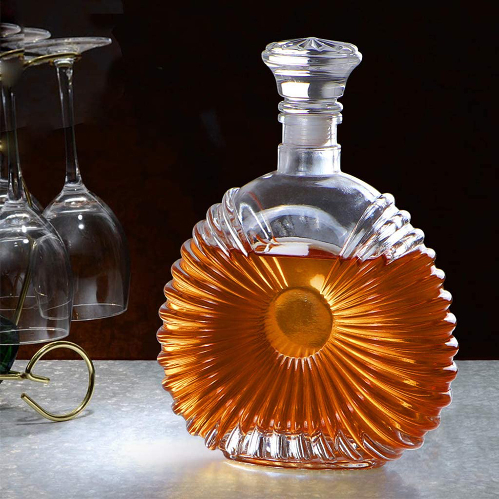 Unique Wholesale 700 ml 750 ml Whisky Decanter Glass Vodka Liquor Whisky Decanter with  Glass Stopper Gift