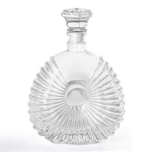 Unique Wholesale 700 ml 750 ml Whisky Decanter Glass Vodka Liquor Whisky Decanter with  Glass Stopper Gift