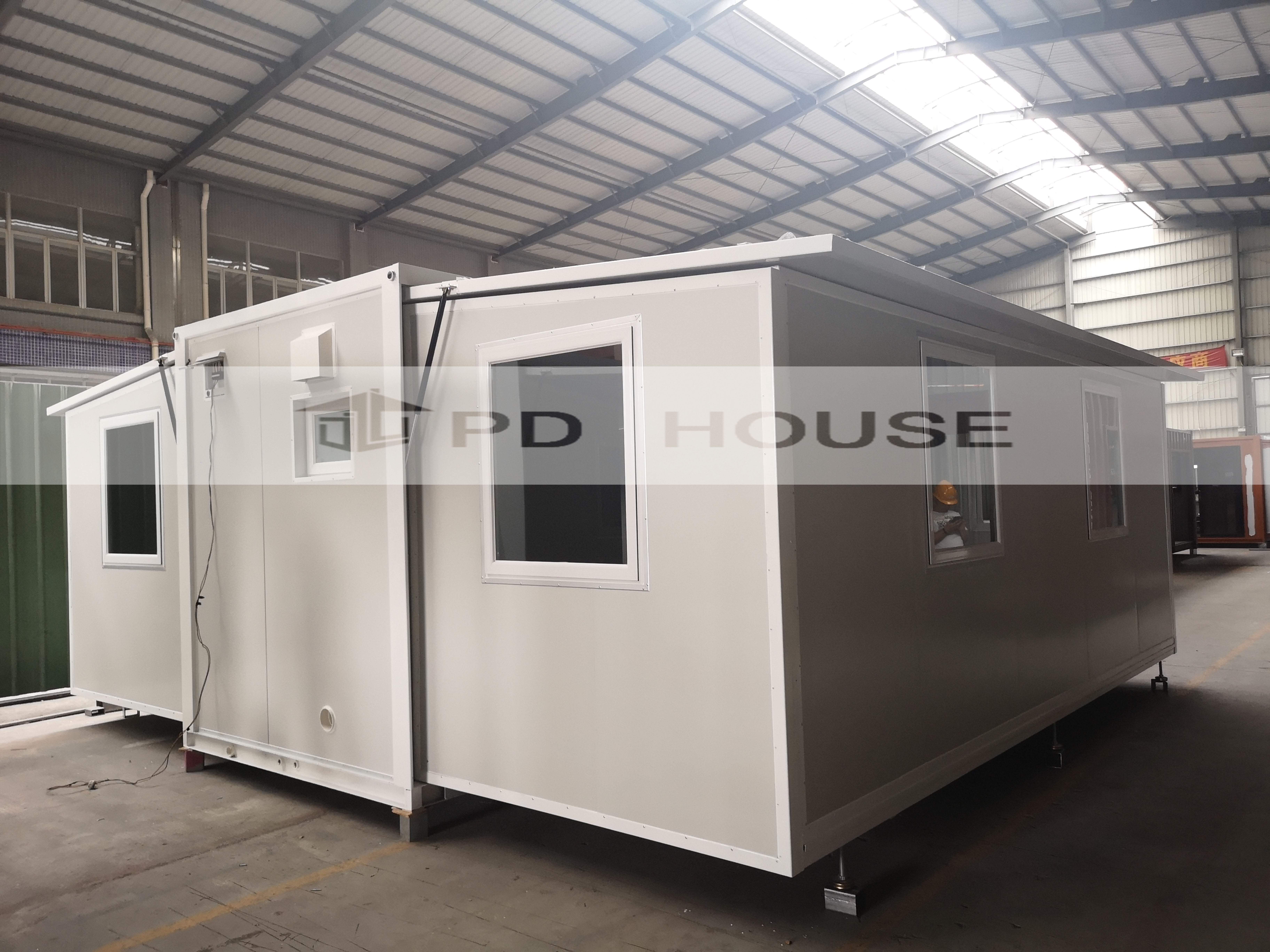 Luxury Fully Furnished China Prefabricated Mobile Storage Prebuilt Container Home