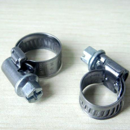 China New Roller 32 mm Hose Clamps Fastenning PVC Pipe Fitting Clamp Joints Small Metal Welding Pipe Clamp Clips