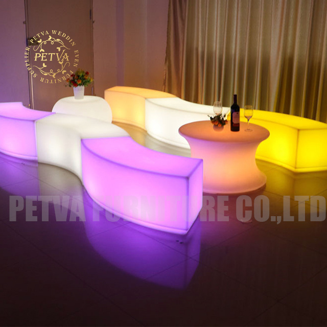 Round serpentine 3.4 diameter lounge sofa with table food counter for event lounge bar outside