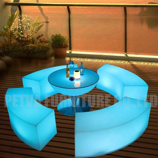 Round serpentine 3.4 diameter lounge sofa with table food counter for event lounge bar outside