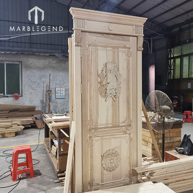 China Factory Interior Room Carving Wooden Door Natural Solid Wood Door