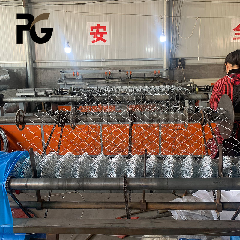 Hot Dip Galvanized Zinc Coated 6Ft 8Ft 15m Roll Cyclone Wire Diamond Mesh Farm Chain Link Fence diamond wire fencing