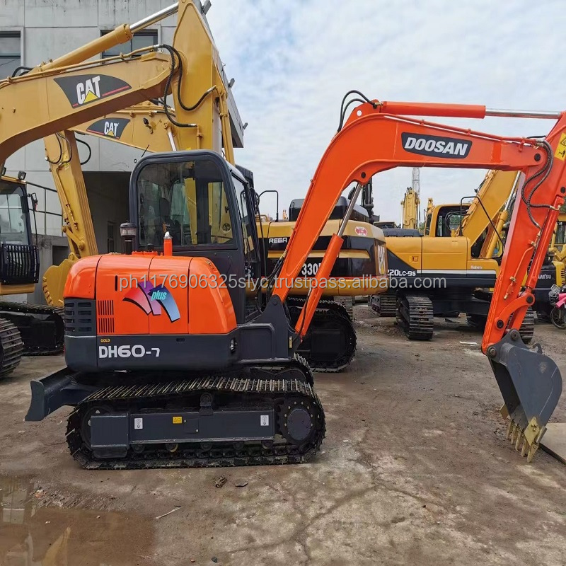 Used Doosan DH60 DH55 crawler excavator, used DH55 backhoe digger DH60-7 Doosan mini excavator with dozer blade hot sale