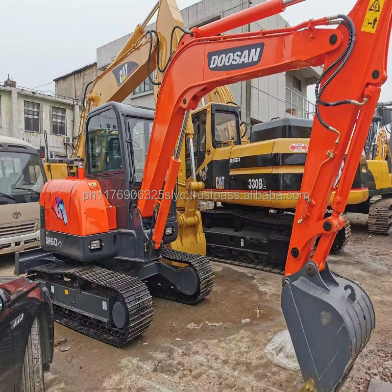 Used Doosan DH60 DH55 crawler excavator, used DH55 backhoe digger DH60-7 Doosan mini excavator with dozer blade hot sale