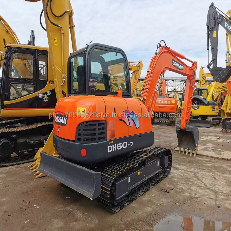 Used Doosan DH60 DH55 crawler excavator, used DH55 backhoe digger DH60-7 Doosan mini excavator with dozer blade hot sale