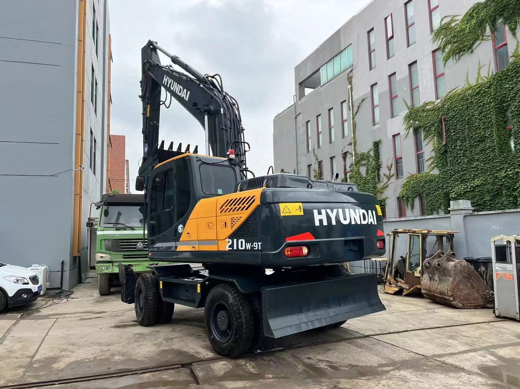 Mini Excavator For Home Used Hyundai Excavator R130vs Hyundai Excavator For Sale 13 Ton Used Machinery