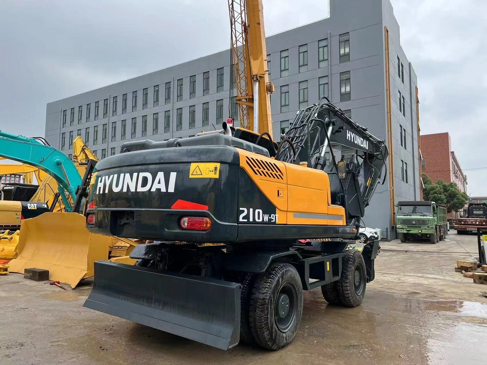 Mini Excavator For Home Used Hyundai Excavator R130vs Hyundai Excavator For Sale 13 Ton Used Machinery