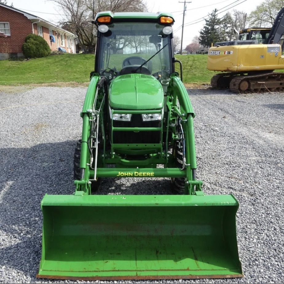 Like Brand New 4WD JD 3039R Farm Tractor Loader with JD Quick Attach Bucket 3-Point Hitch 540 PTO E-Hydro 39 PH Work Ready