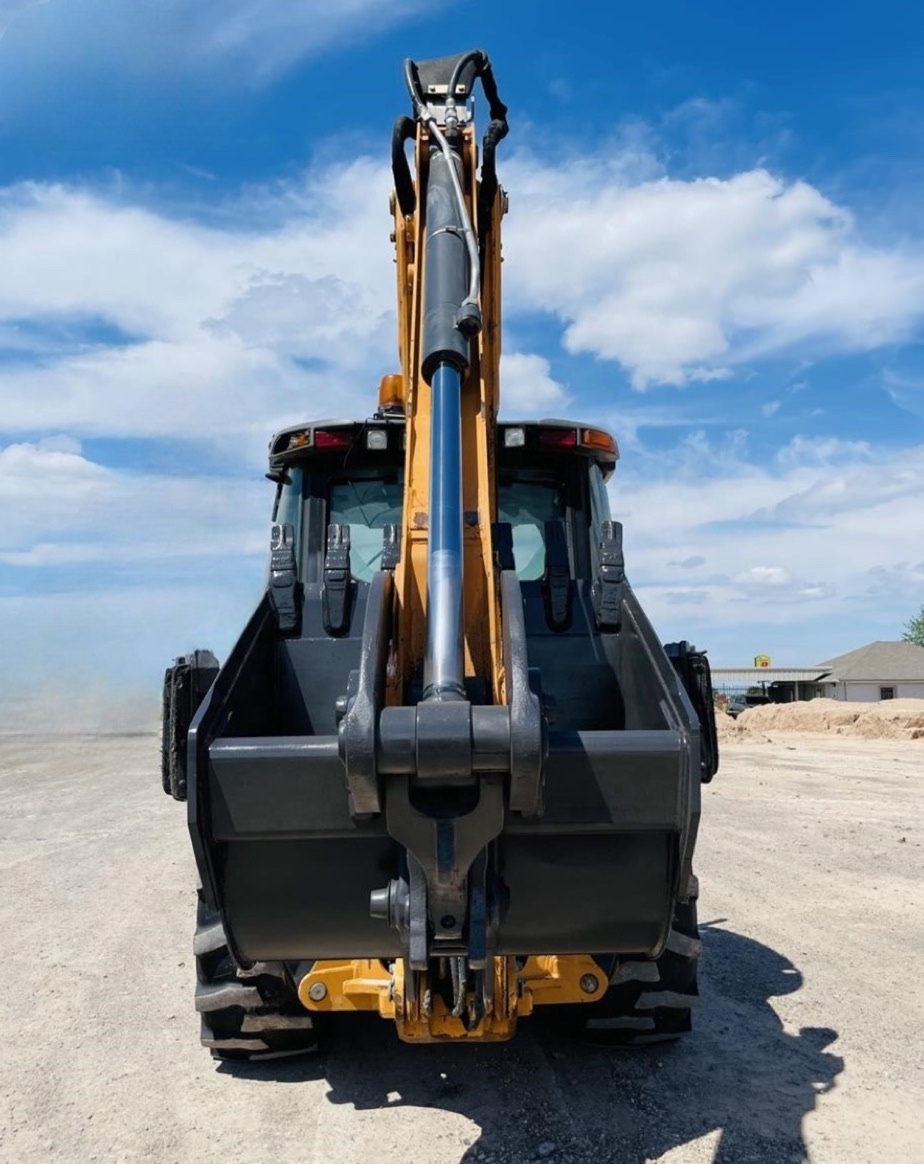 Hot Sale 2018 Case 580SN Backhoe Loader with 4 in 1 Bucket 90 Hp Enclosed Cab Heat/ AC Two Speed Ready to Work