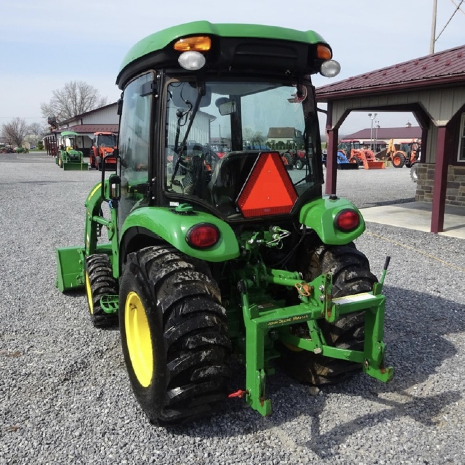 Like Brand New 4WD JD 3039R Farm Tractor Loader with JD Quick Attach Bucket 3-Point Hitch 540 PTO E-Hydro 39 PH Work Ready