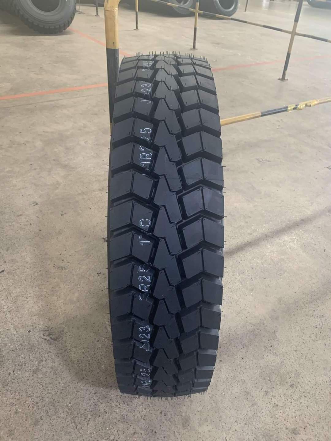 HAIDA Low profile truck tire 295 75 22.5 with DOT Smartway