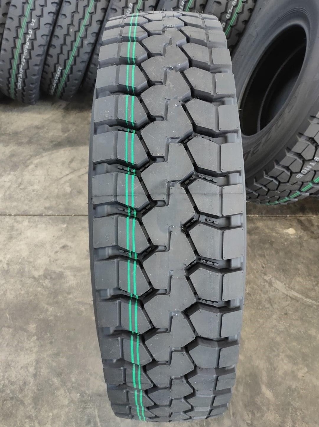 385/55r22.5 425/65r22.5 445/65r22.5 Super Single Radial Trailer Truck Tire Tyres+Wheels