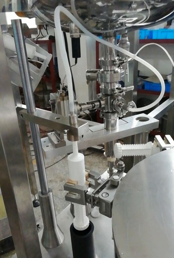 Small capacity fully automatic prefilled syringe machine for  gel,  liquid product filling