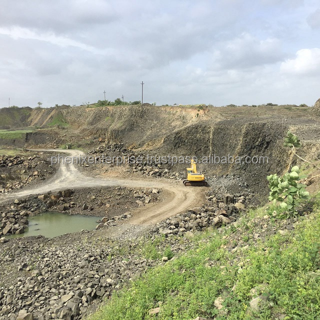 Aggregate chips of type gravel and crushed stone for construction