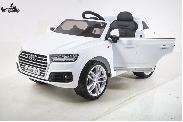 License Audi Q7 ride on toy car four wheel 12V electric car for kids