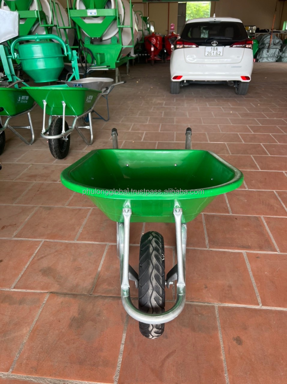 High quality wheelbarrows iron frame plastic or metal truck Wheelbarrow for constructions made in Vietnam