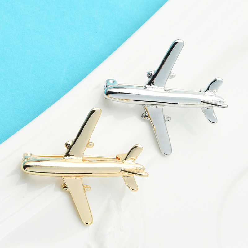 New Promotional Wholesale Custom Metal Souvenir Soft Enamel Pins Airplane Model Color Lapel Pin Badge