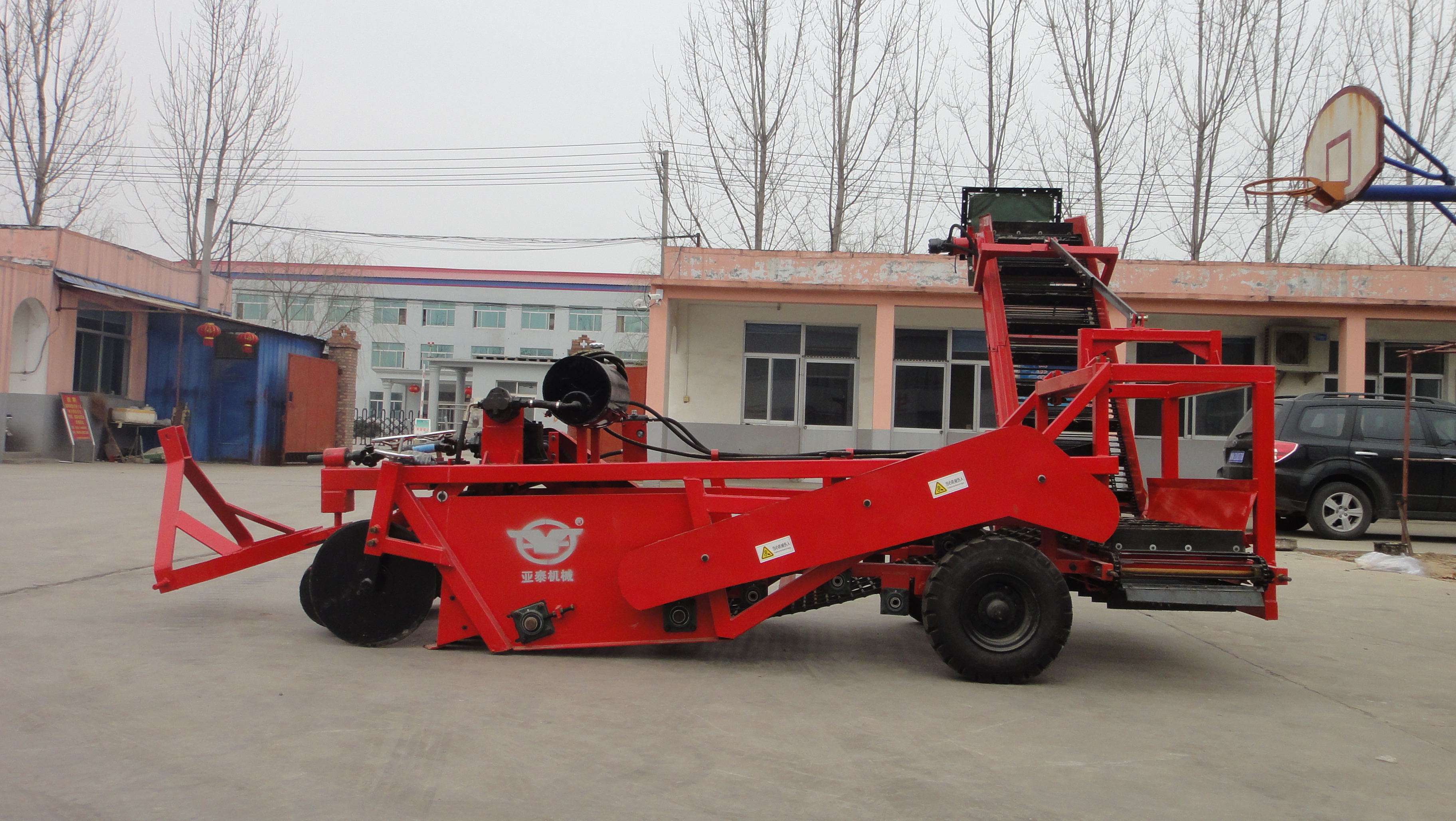 Tractor-tracted sweet potato combine harvester / Garlic carrots Harvester/potato onion combine harvester