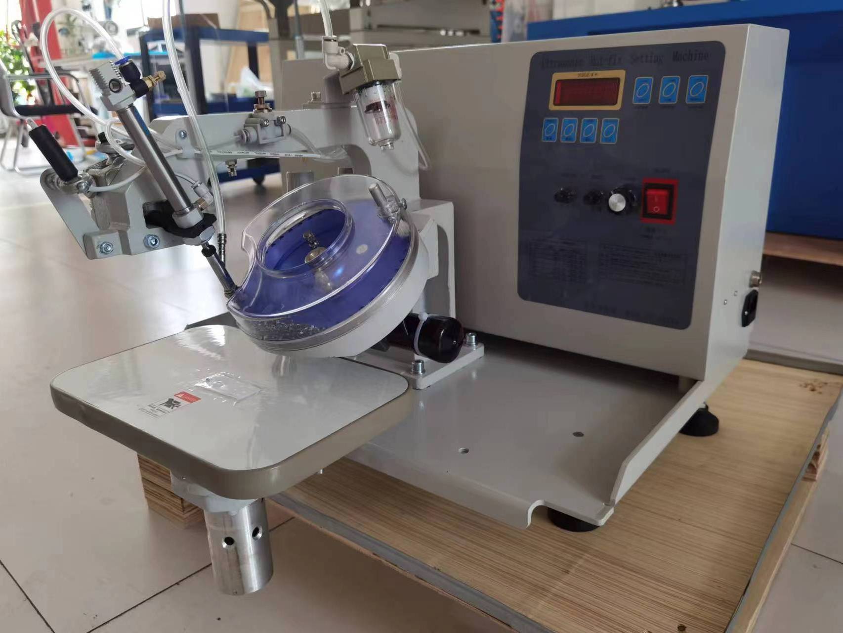 Automatic Rhinestone Shaking Machine / Rhinestone Hot Fix Setting Machine / Embroidery Rhinestone Machine