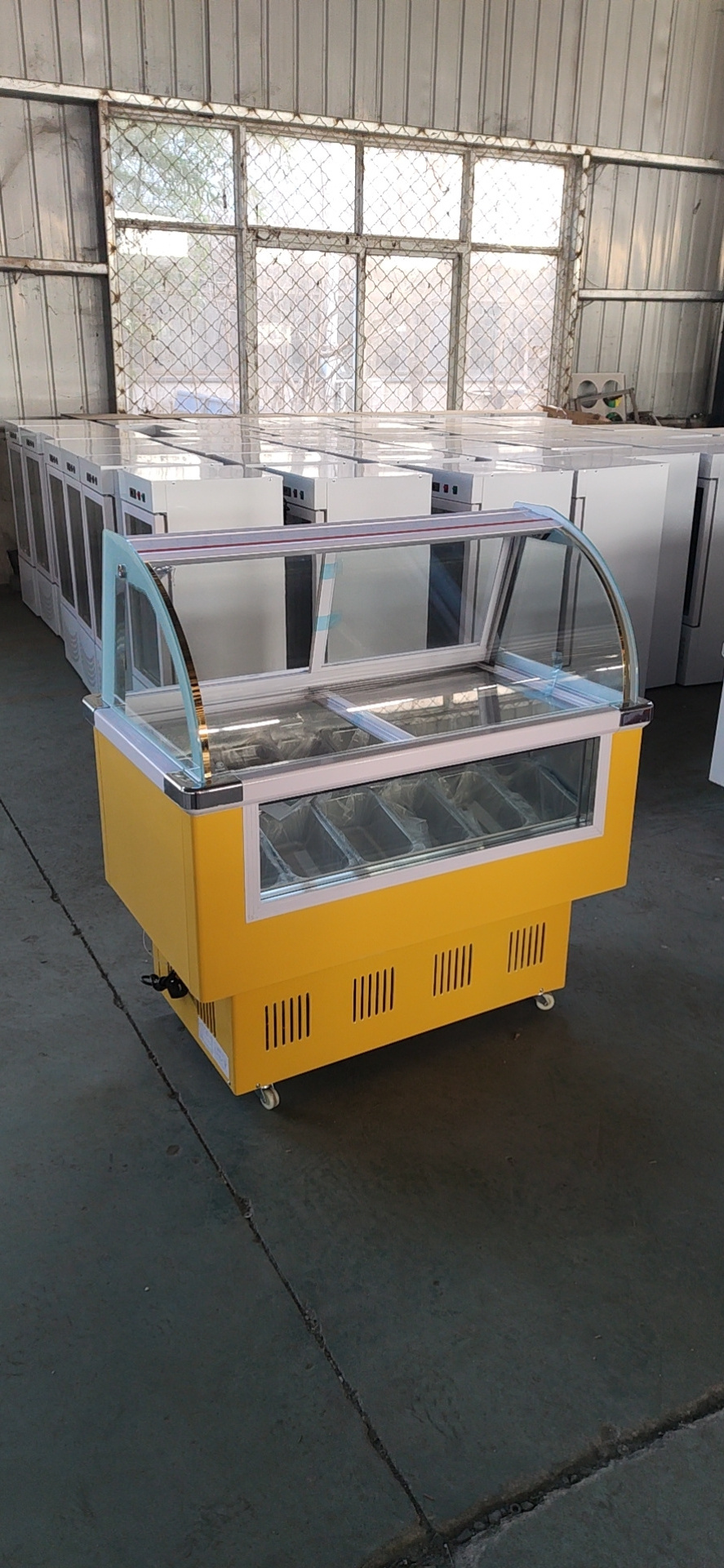 Italian ice cream display refrigerator/small refrigerated display case/mini ice cream display freezer