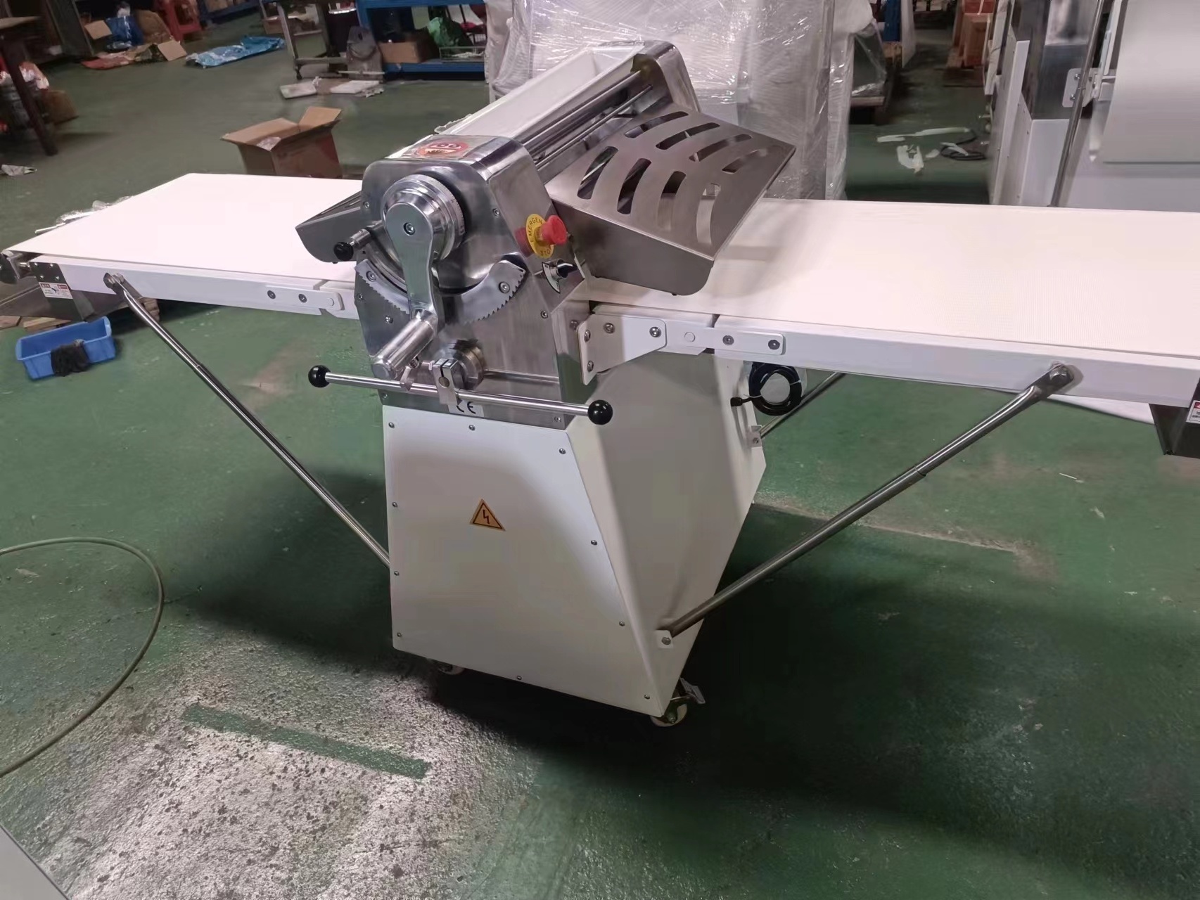 Hot sale  bakery pastry sheeter/puff pastry making machine/Bread Press Crisp Machine