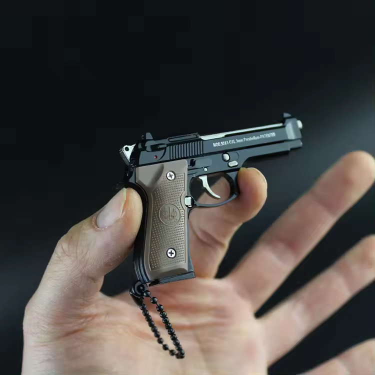 Top sale miniature gun keychain Beretta 92F Pistol Toy Gun Model Metal key chain keyring for Souvenirs Gift Men