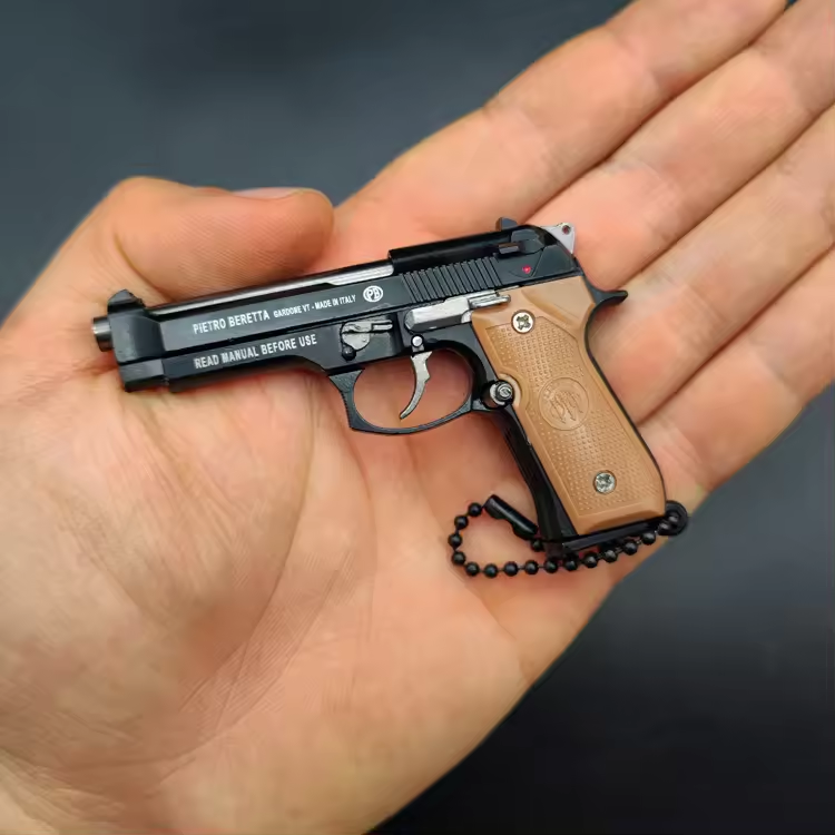 Top sale miniature gun keychain Beretta 92F Pistol Toy Gun Model Metal key chain keyring for Souvenirs Gift Men