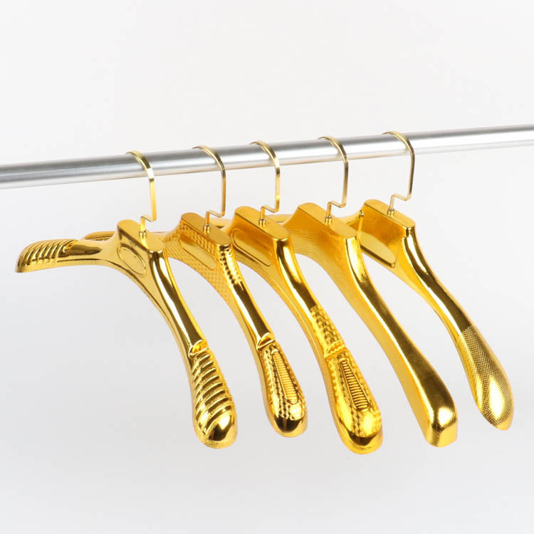 Wholesale Black Silver Gold Rose Gold Plastic Iron Metal Coat Hangers Anti-slip PP Hanger for Clothing Clothes Manufacturer