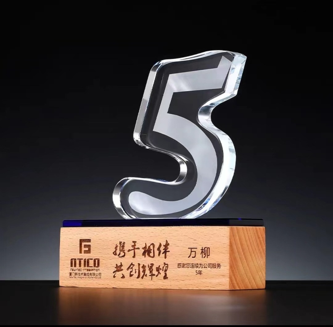 Customized Creative Anniversary Celebration Crystal Trophy Company Annual Meeting Figure Crystal Glass Trophy