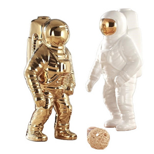 Ceramic handicrafts astronaut flower arrangement astronaut model Nordic desktop ornaments creative furnishings