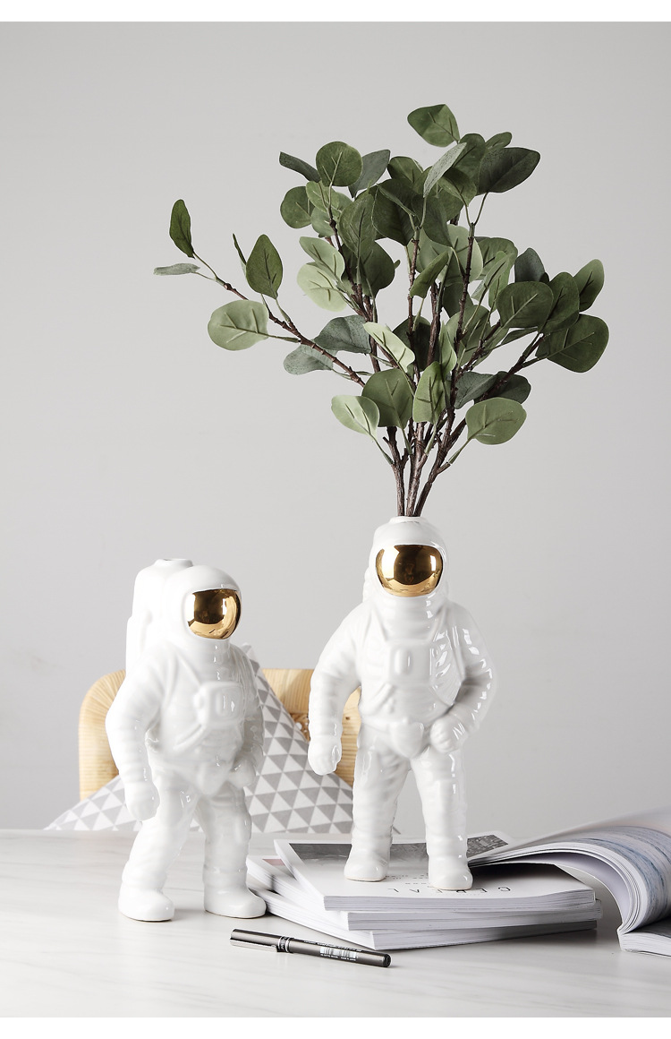 Ceramic handicrafts astronaut flower arrangement astronaut model Nordic desktop ornaments creative furnishings